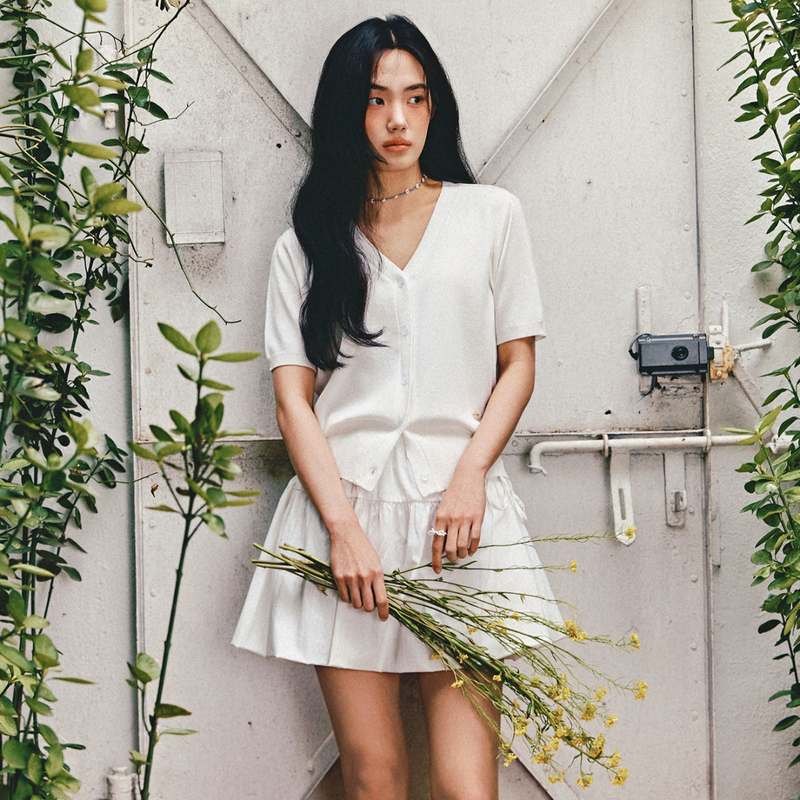 편하게 입기 좋은 반팔 가디건, 로엠 올데이 브이넥 스타일 추천!