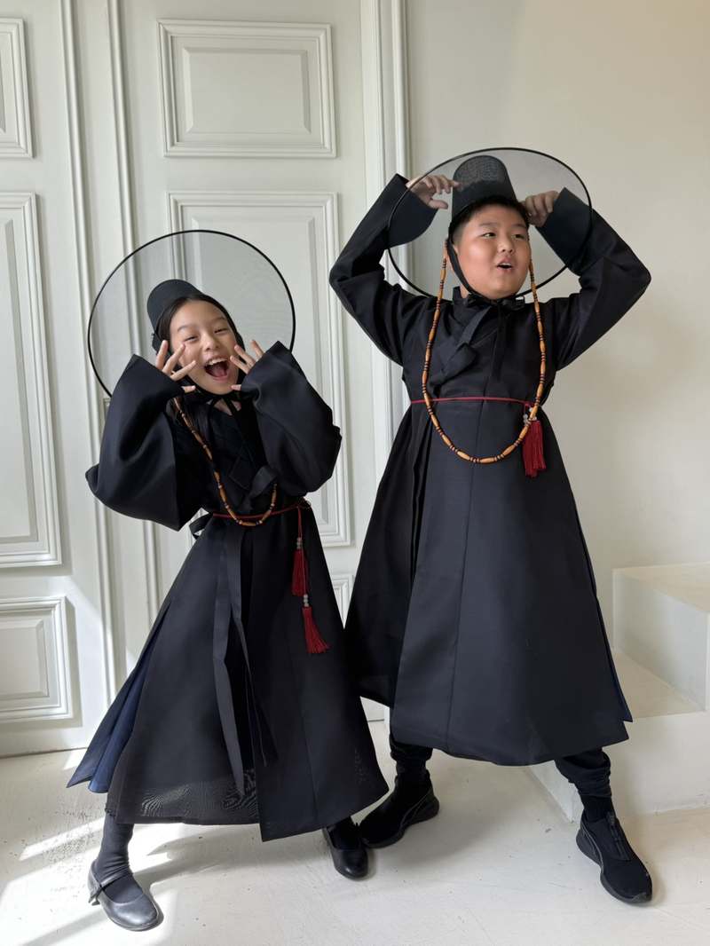 어린이 저승사자 코스튬으로 귀엽고 멋지게 변신해보세요!