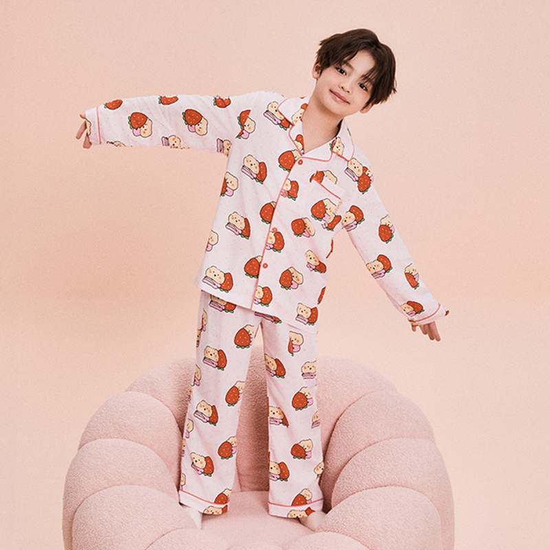 아이들이 좋아하는 콜라보 긴팔 파자마, 지금 바로 만나보세요!