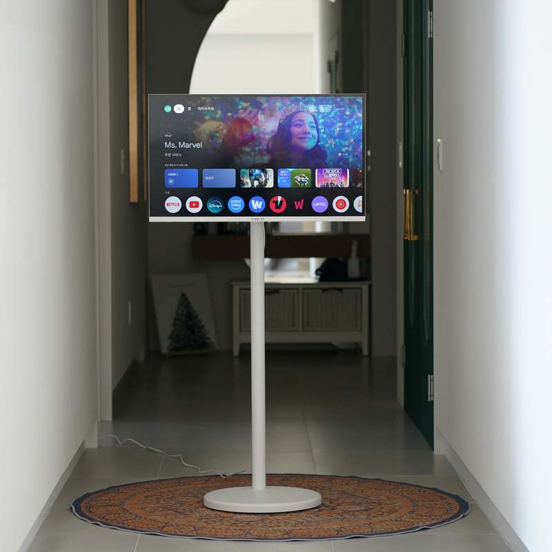 이동이 간편한 32인치 스마트 TV, 집에서도 쉽게 설치하는 방법