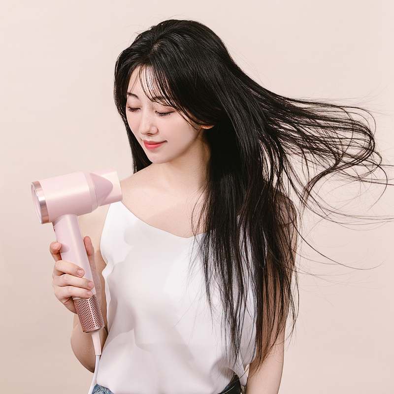 가볍고 조용한 헤어 드라이기, 집에서도 쉽게 사용하세요!