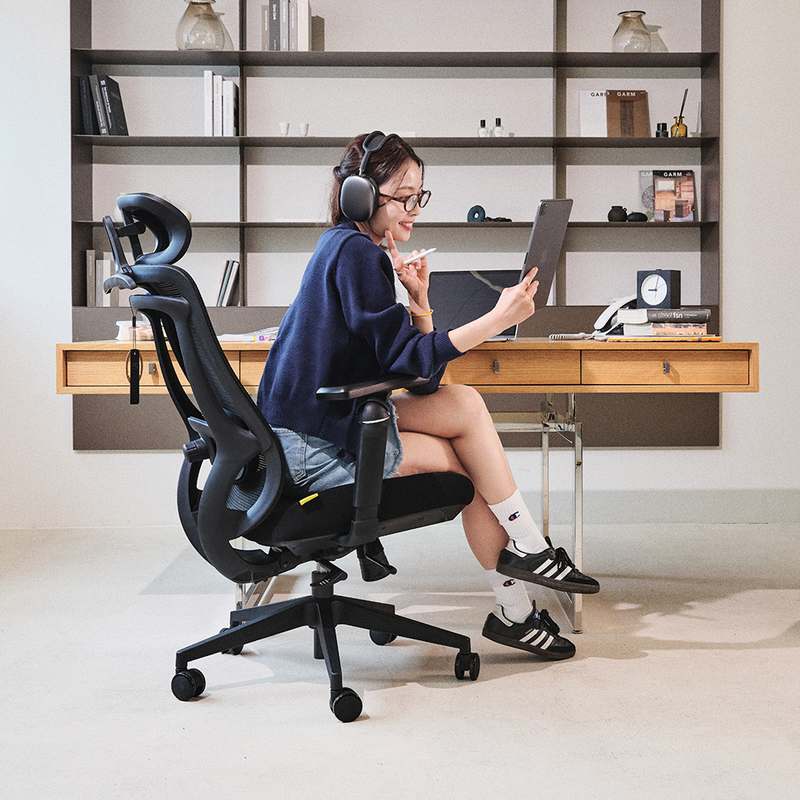 편하게 앉을 수 있는 제닉스 아레나 아크체어 6D 메쉬 게이밍 의자 추천!