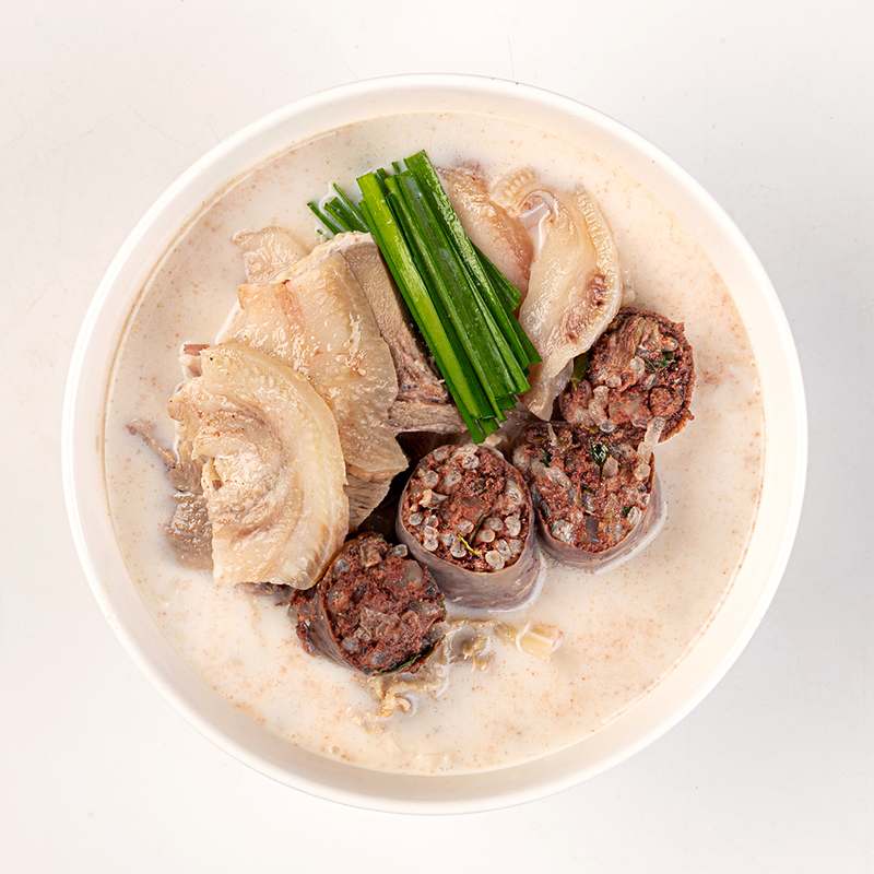 캠핑에서 딱 좋은 순대국밥, 맛과 푸짐함을 동시에 즐기세요!