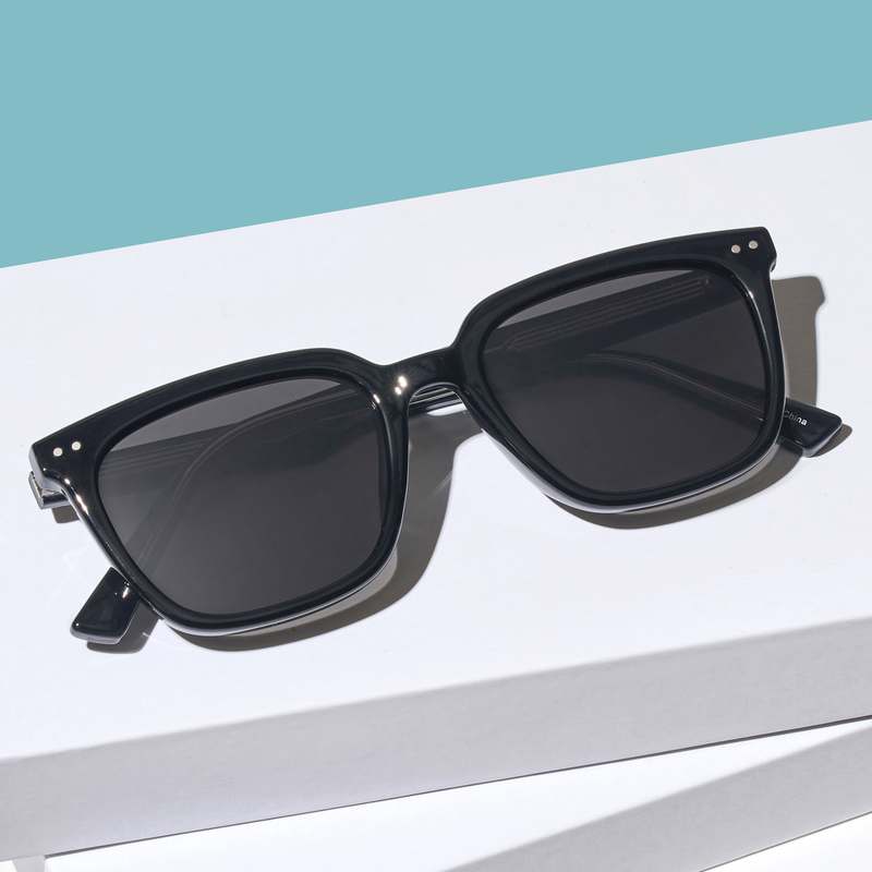 가볍고 스타일리시한 빅사이즈 사각 선글라스로 여름을 시원하게!