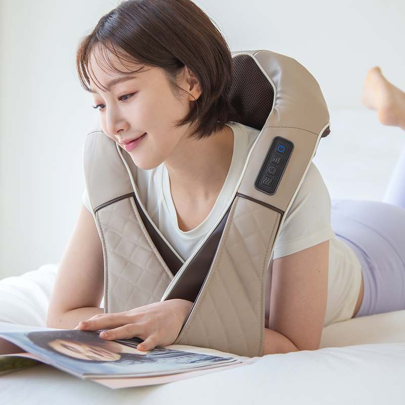 집에서 간편하게 목과 어깨를 풀어주는 무선 마사지기 추천