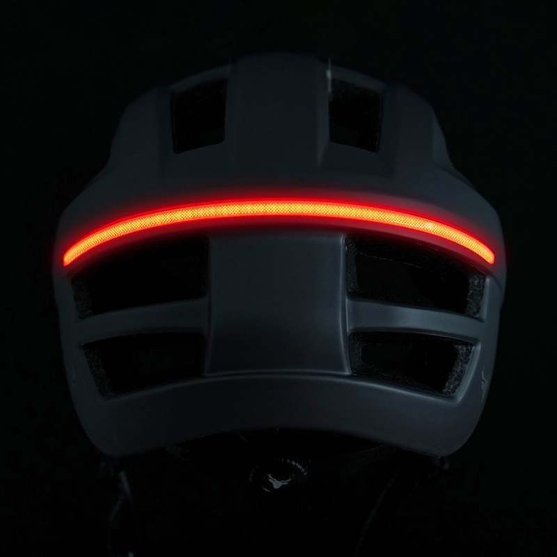 편리하고 안전하게! LED 후미등이 달린 킥보드와 전기 자전거 헬멧 추천