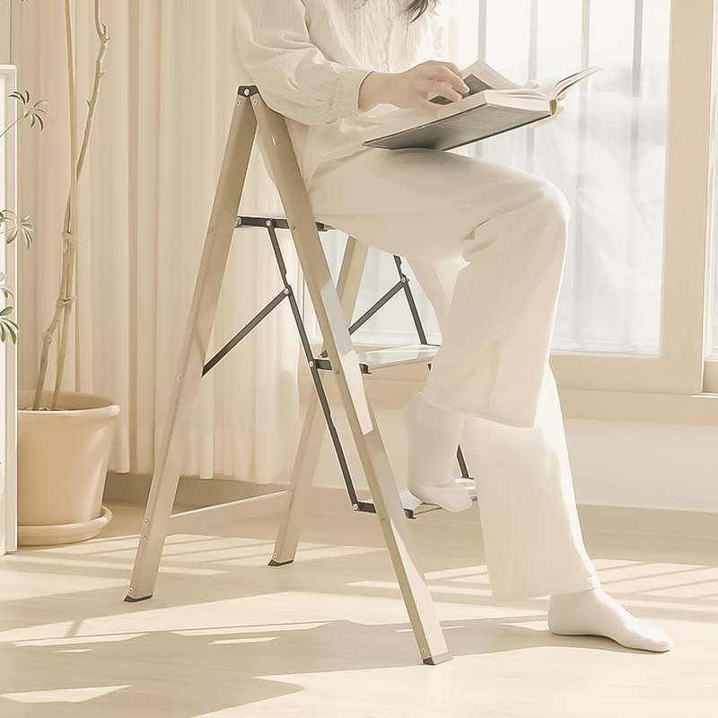 집에서 간편하게 사용하는 접이식 알루미늄 사다리, 안전하고 튼튼하게!