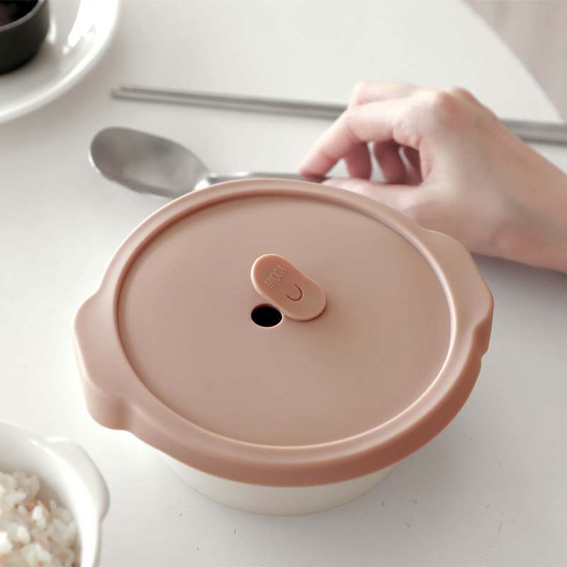 전자레인지에 딱 맞는 도자기 국그릇, 넉넉한 크기와 밀폐력까지 갖춘 보관용기