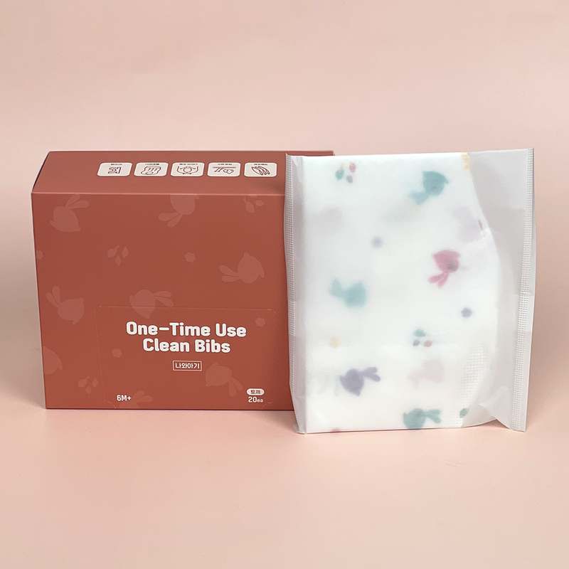 아기 이유식 먹일 때 딱 좋은 방수 턱받이, 일회용으로 편리하게 사용하세요!