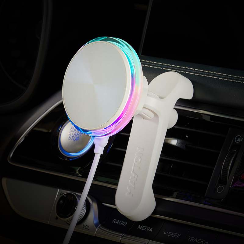 차량에서 편리하게 사용하는 맥세이프 핸드폰 거치대 추천!