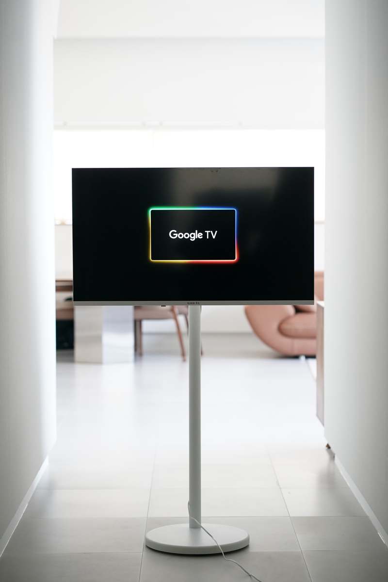 가볍고 스마트한 이동식 TV, 집에서도 야외에서도 즐기기 딱 좋아요!