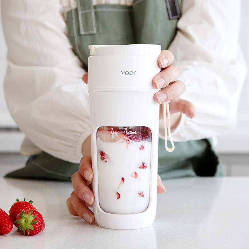 가볍고 편리한 휴대용 믹서기, 어디서든 간편하게 사용하세요!