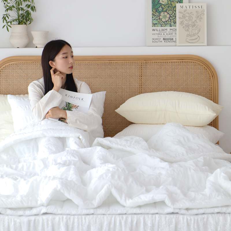 여름철과 간절기에 딱! 손쉽게 따뜻함을 더하는 퀼팅 침구 세트