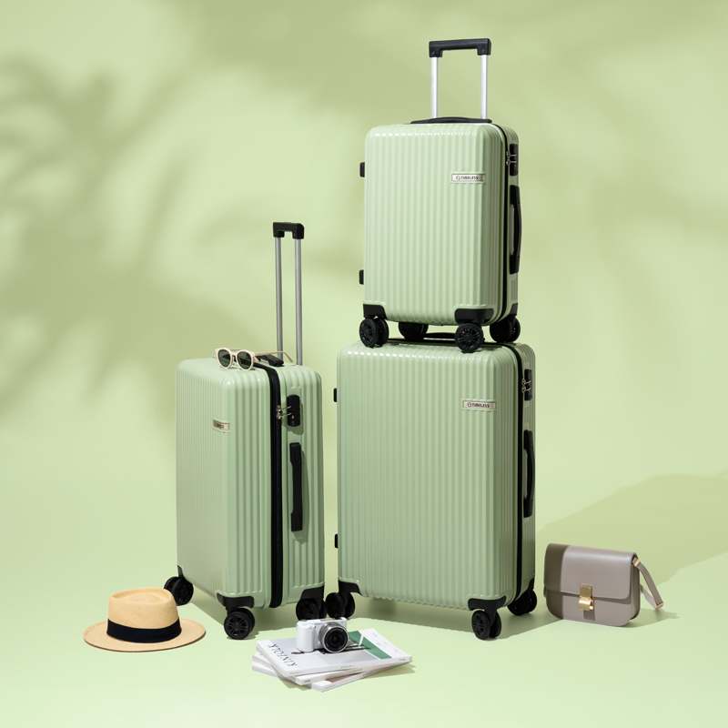 가볍고 튼튼한 여행용 캐리어, 바퀴 교체도 간편하게!