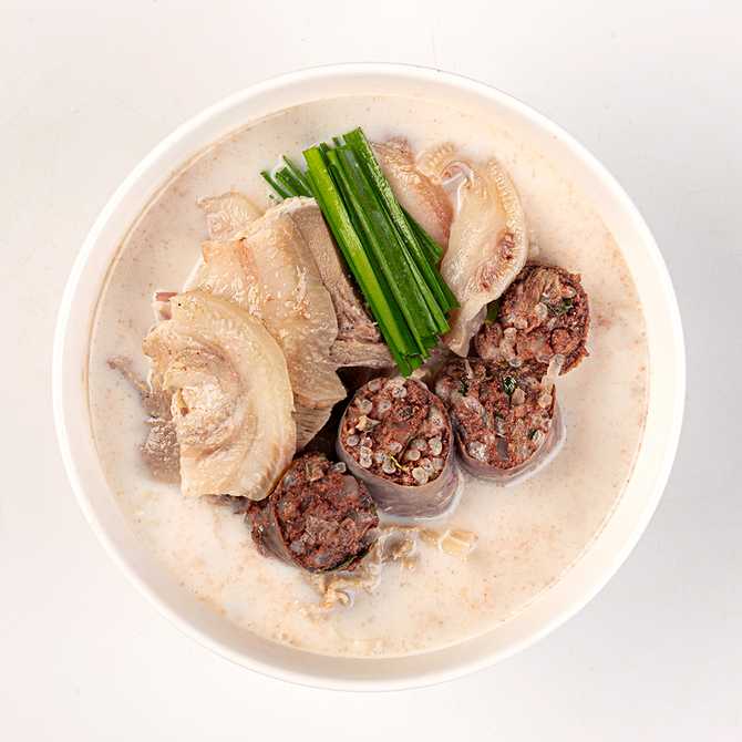 캠핑이나 집밥으로 딱인 순대국, 가격도 착한 돼지고기 포함