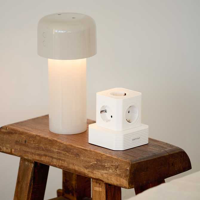 여행이나 캠핑에 딱! 강력한 멀티탭으로 편리하게 전기 사용하세요