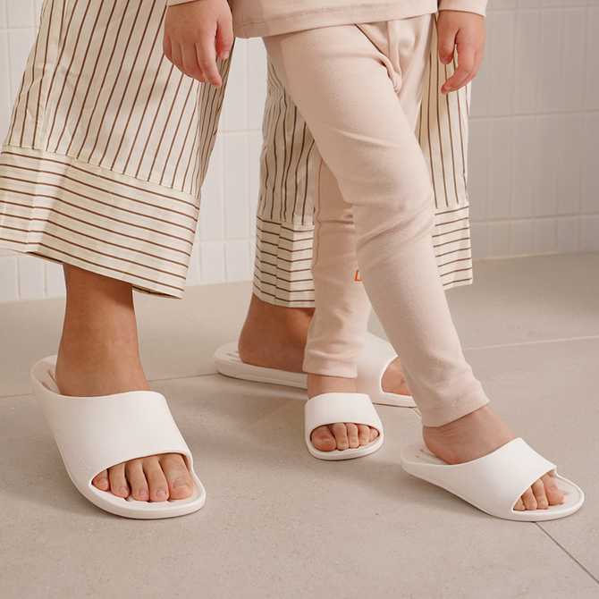 아이들도 편하게 신을 수 있는 욕실화, 어떤 점을 따져볼까?