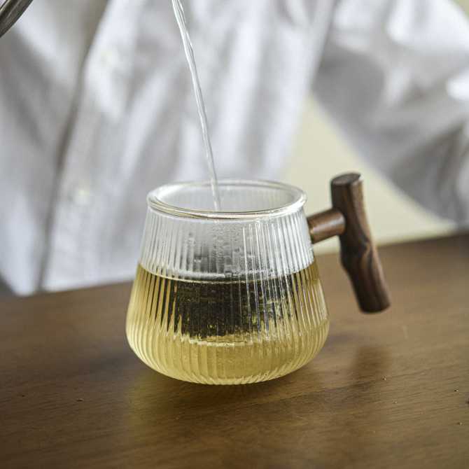 가정에서 편하게 즐기는 차, 부부티 호두나무 티머그와 티포트 세트