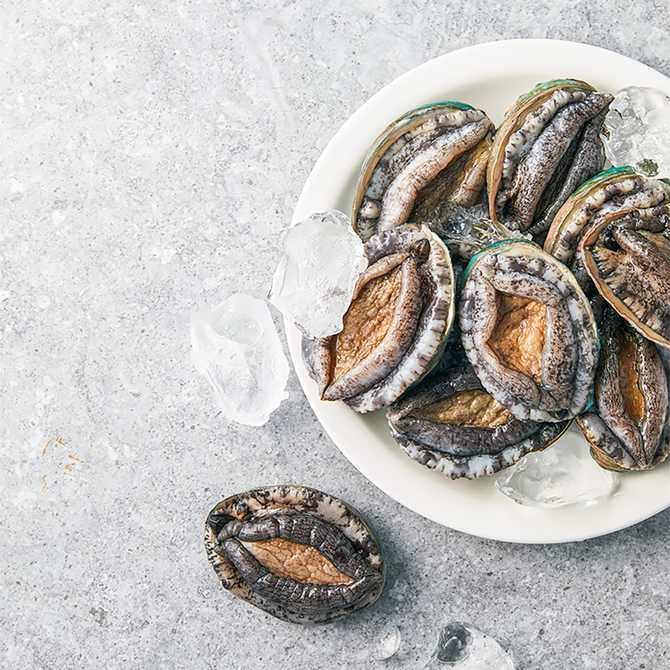 명절 선물로 딱 좋은 신선한 전복 세트, 손질도구까지 함께!