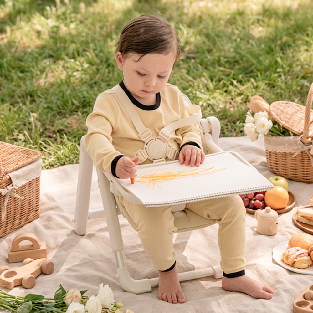 가볍고 편리한 아기용 휴대용 부스터 의자, 어디서든 간편하게!