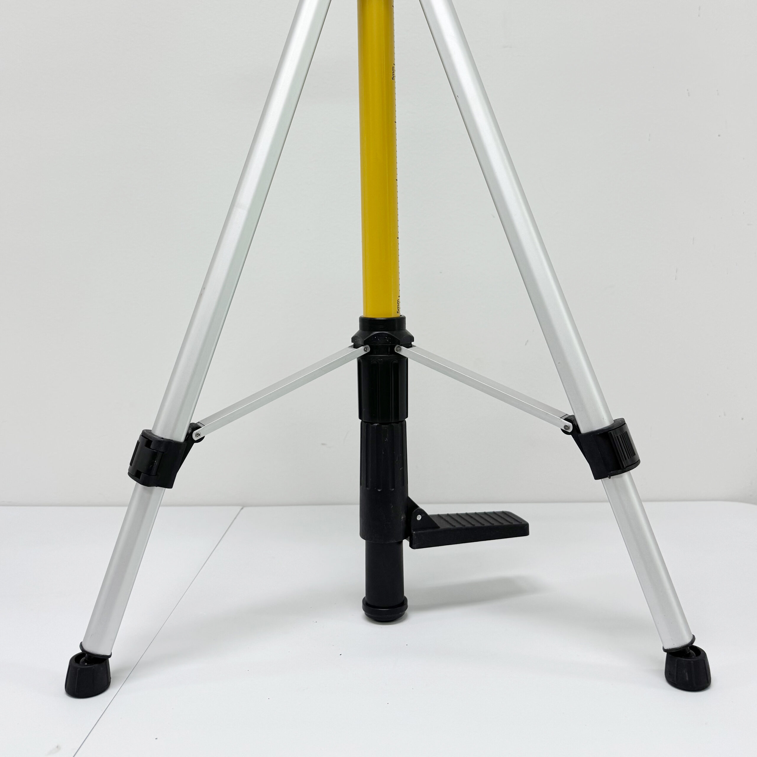 쉽고 편하게 사용하는 레이저 레벨기와 삼각대 추천! 실속 있는 선택 가이드