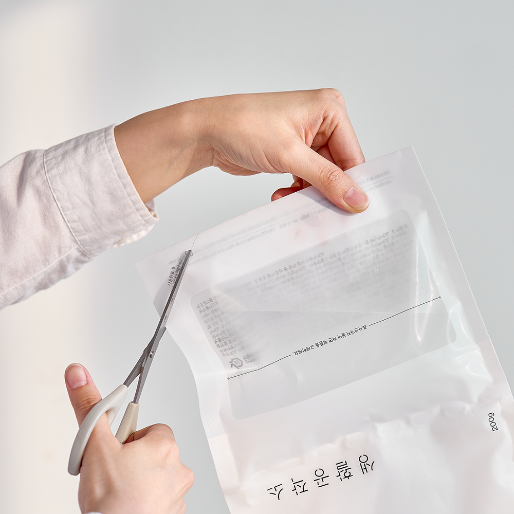 옷장 속 습기 걱정 끝! 간편하게 사용하는 옷걸이형 제습제 추천