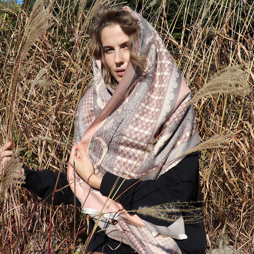 일상 속 따뜻함을 더하는 여성용 머플러와 숄 추천