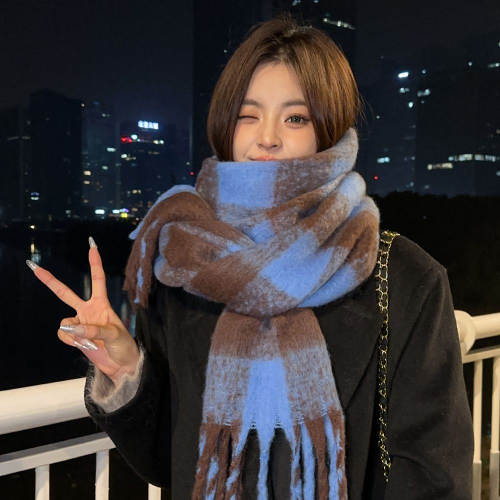 겨울철 따뜻함을 더하는 여성과 남성용 체크 캐시미어 목도리 추천