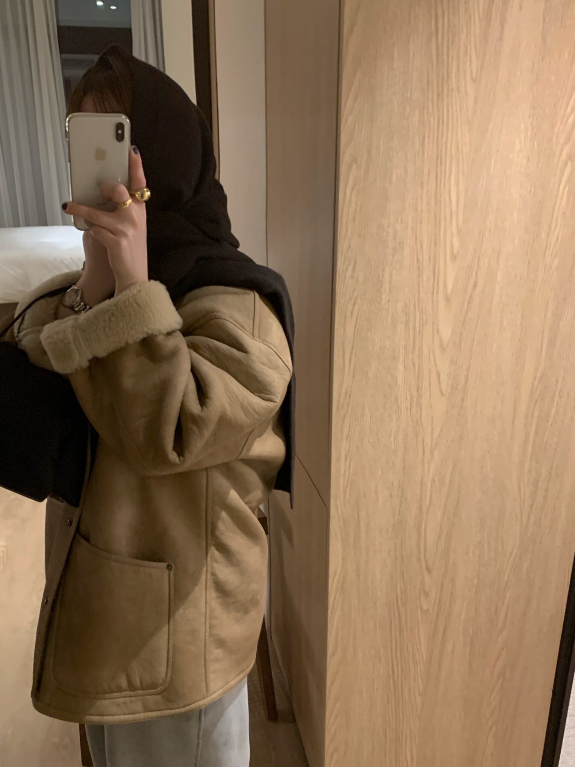 포근하고 스타일리시한 숄과 머플러, 어떤 옷에 매치할까 고민될 때