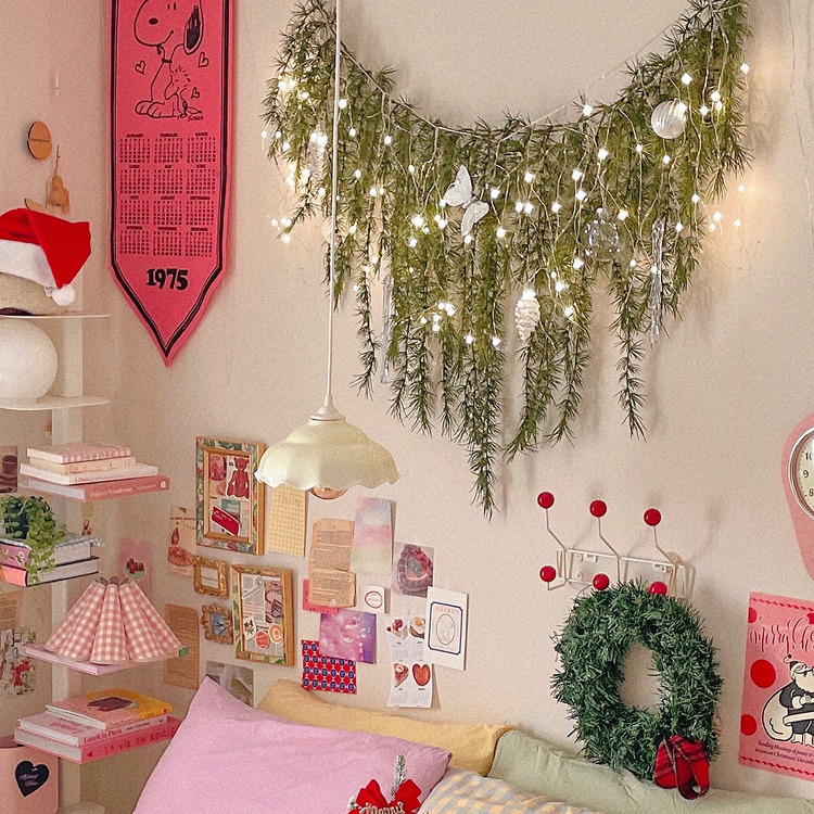 집에서도 쉽게 만드는 크리스마스 벽트리, 따뜻한 분위기를 연출해보세요!