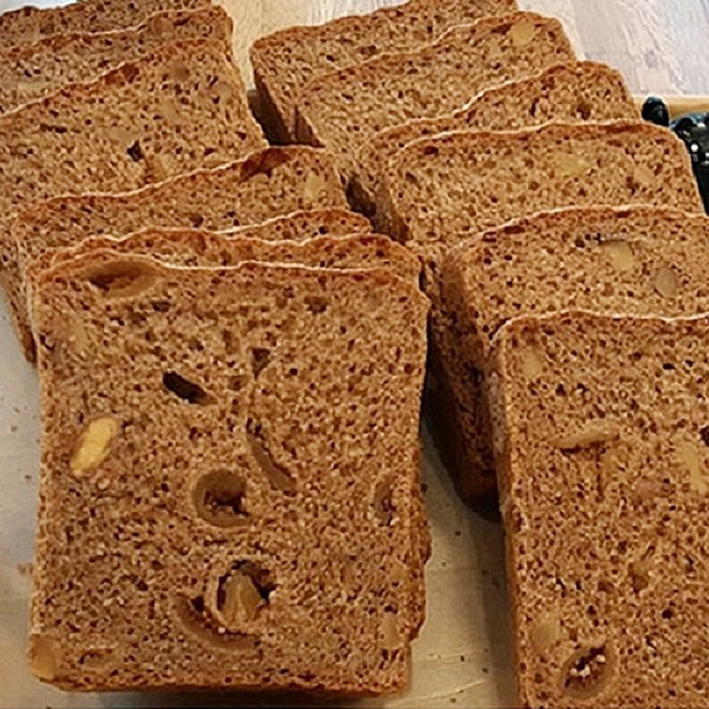 집에서 즐기는 건강한 통밀빵과 무화과빵, 맛있게 먹는 비건 아침 식사 추천