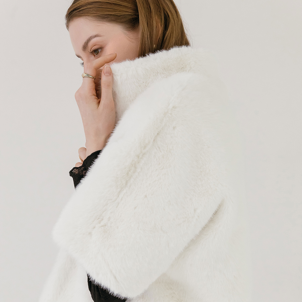 편하게 입기 좋은 반팔 집업 퍼자켓, 어떤 매력일까?