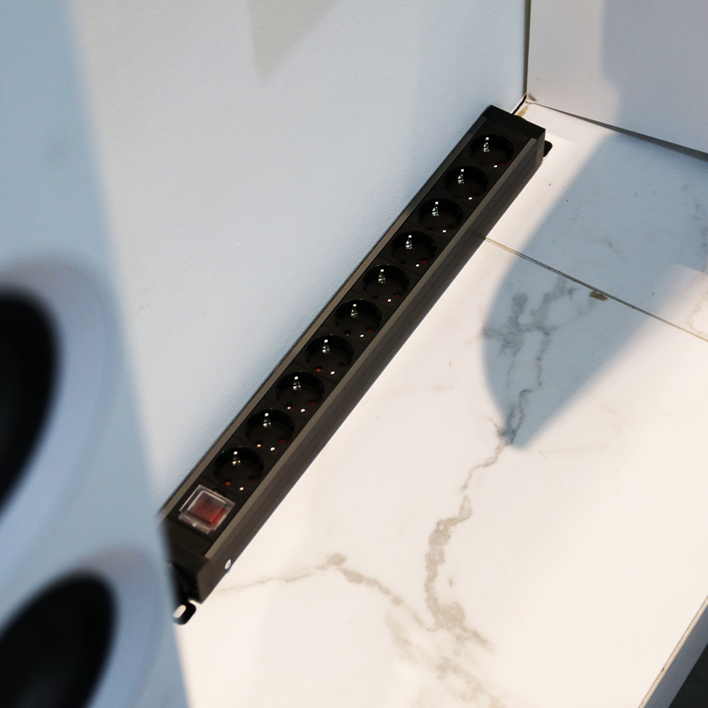 집에서도 안전하게 사용하는 알루미늄 서버용 멀티콘센트 추천