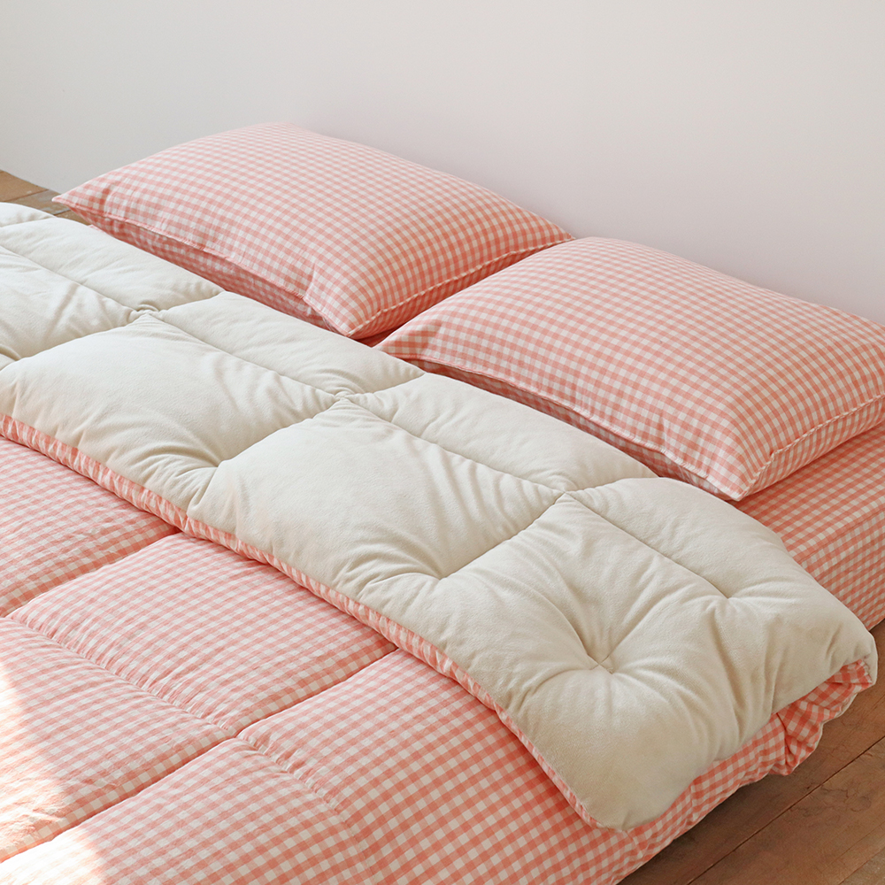포근하고 따뜻한 체크 무늬 침구, 겨울철 알러지 걱정 없이 사용하세요!