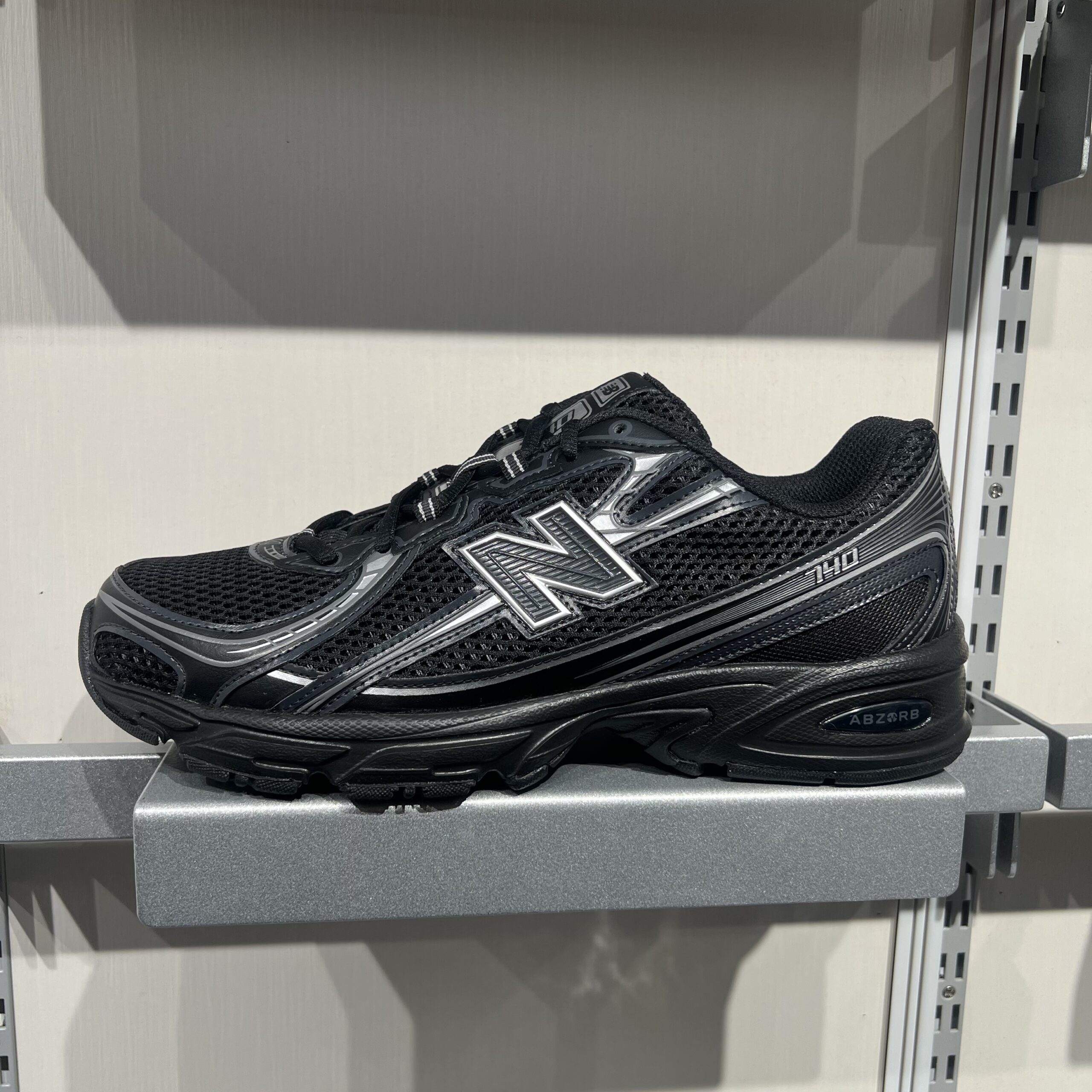 편하게 신고 싶은 뉴발란스 740 운동화, 색상별로 어떤 게 좋을까?