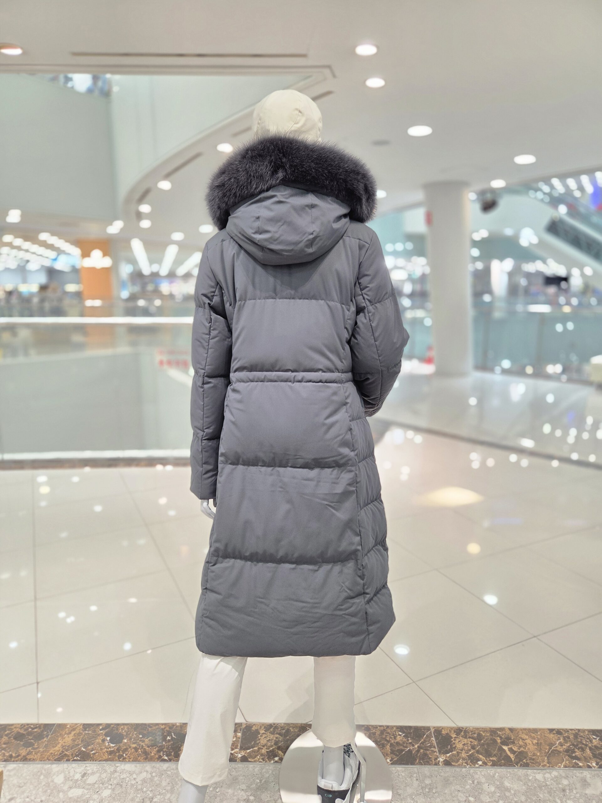 따뜻하고 스타일리시하게! 여성 겨울 방풍 롱 다운 자켓 추천