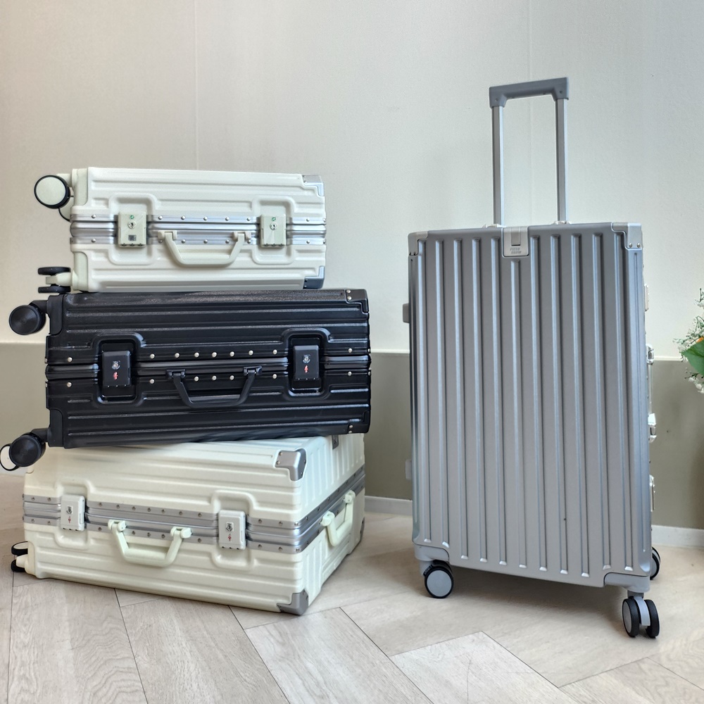 여행이 더 즐거워지는 가볍고 튼튼한 캐리어 추천!