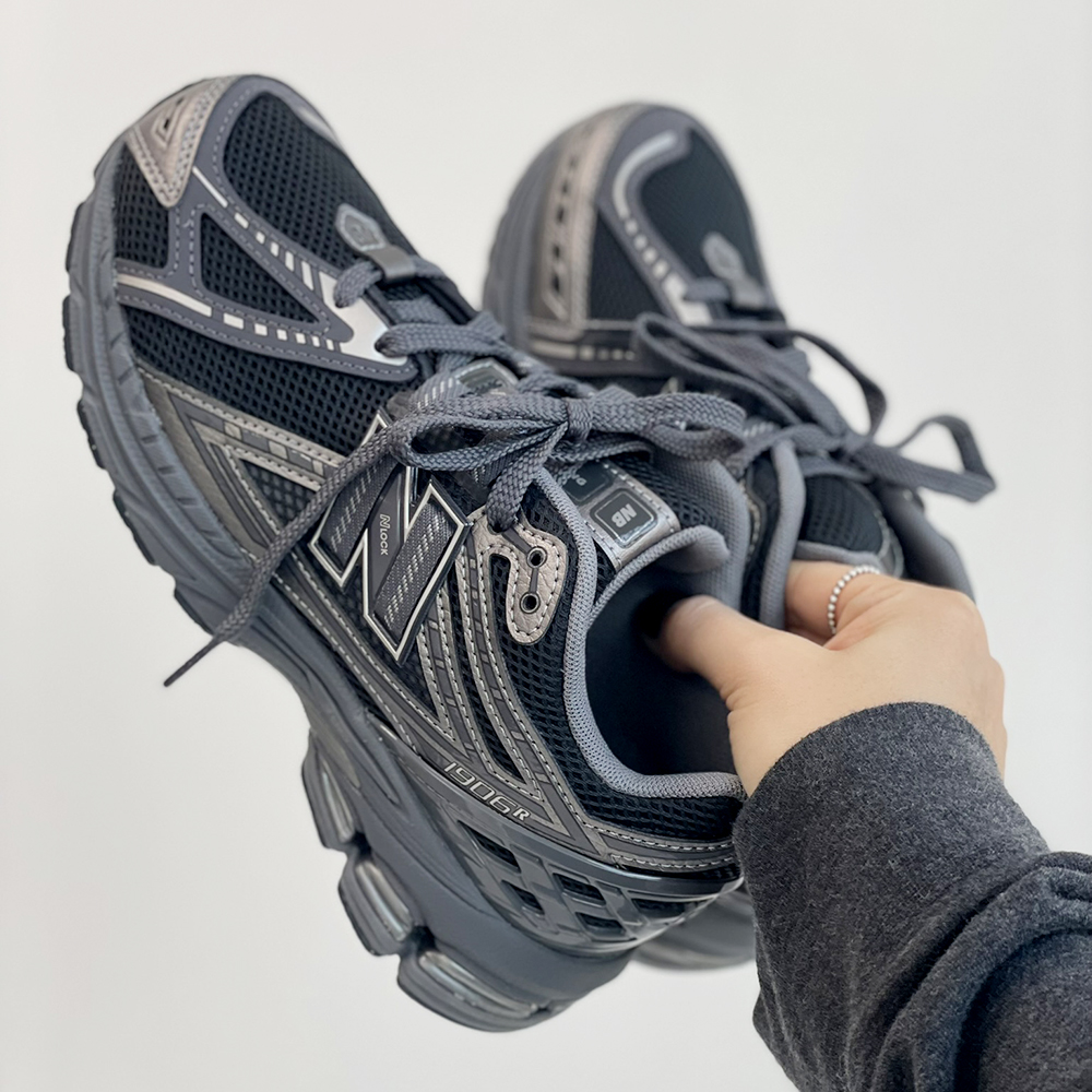 편하게 신을 수 있는 여성용 키높이 운동화, 뉴발란스 1906 팬텀 블랙 추천해요!