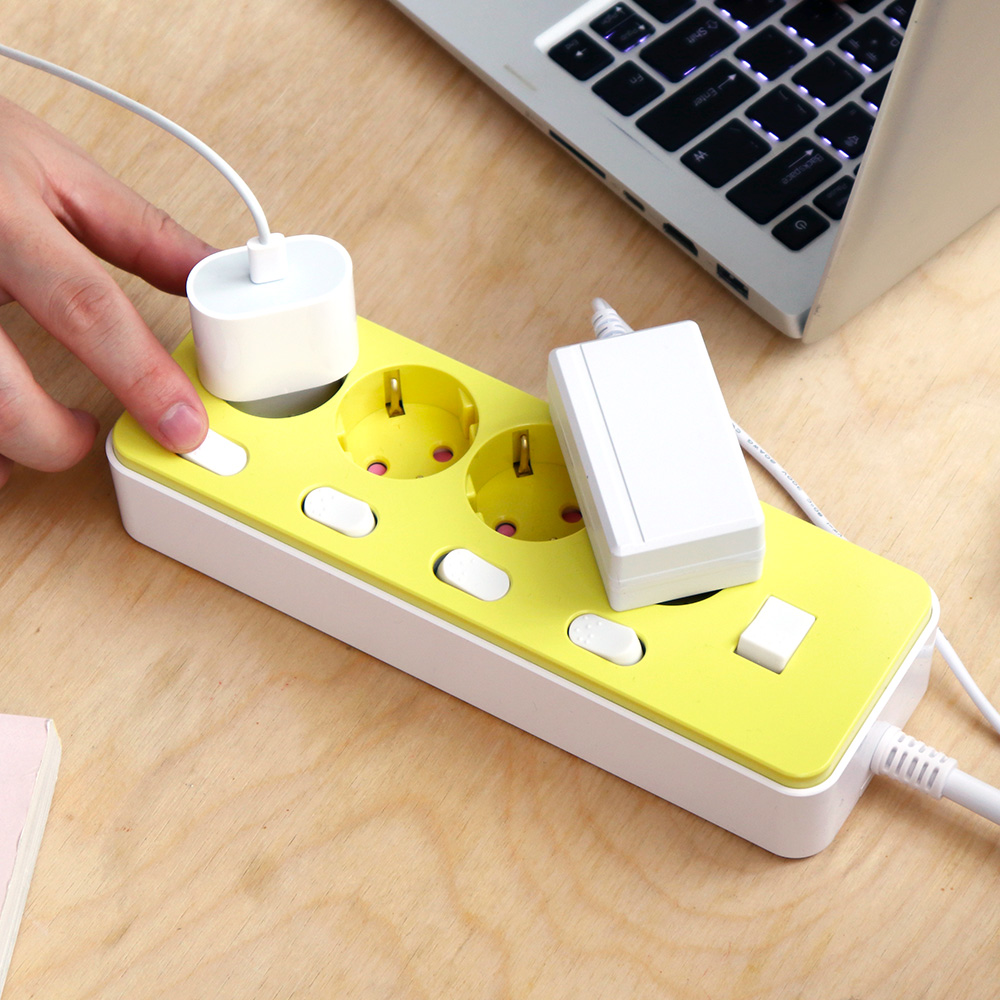 집에서도 편리하게 사용하는 16A 국산 멀티탭, 디자인도 깔끔하게!