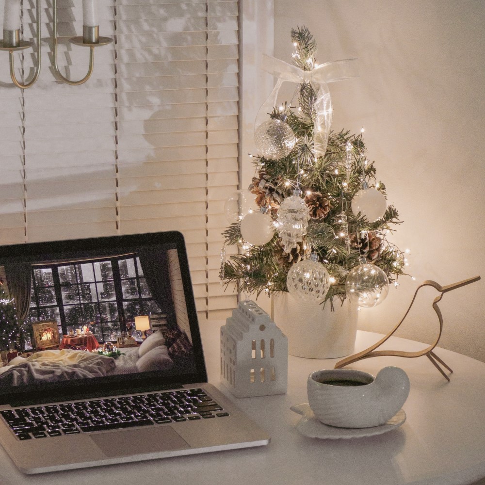 집에서 즐기는 크리스마스 분위기, 미니트리로 쉽고 예쁘게 꾸며보세요!