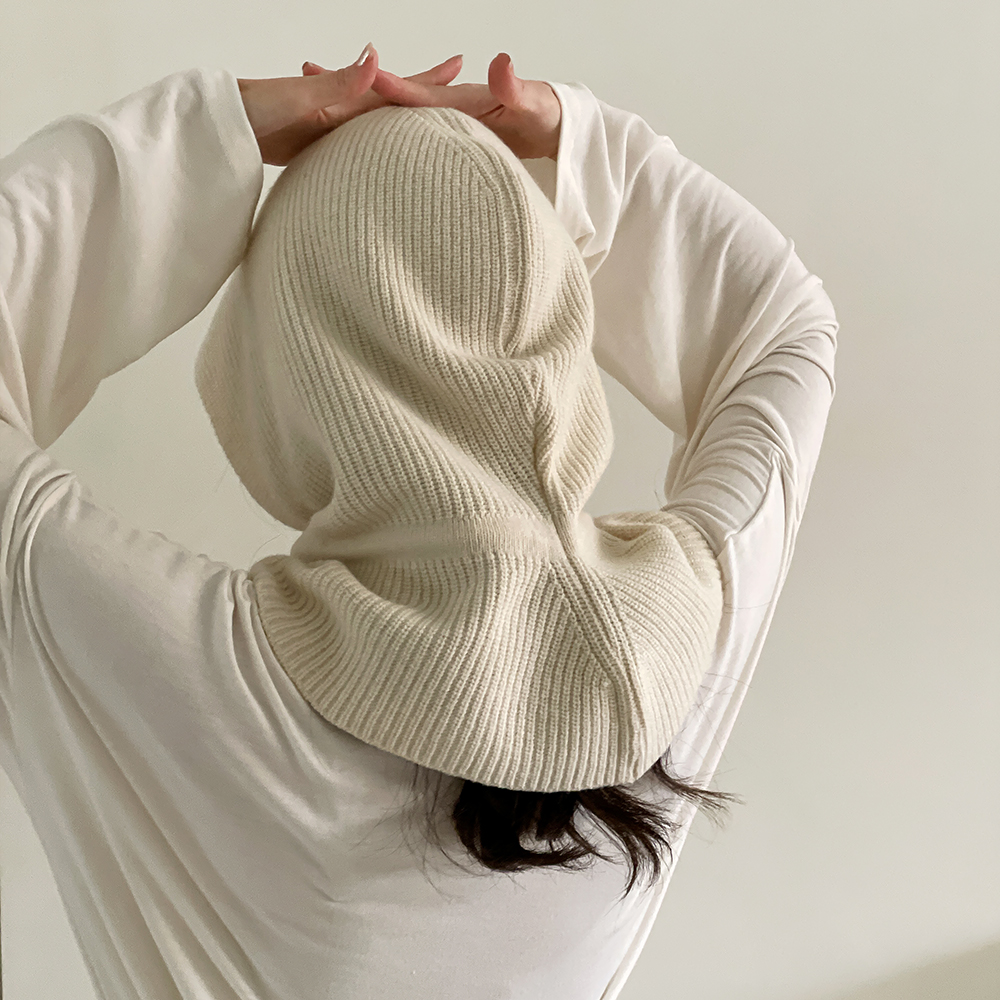 포근하고 따뜻하게, 겨울철 필수 아이템 캐시미어 니트 바라클라바 추천