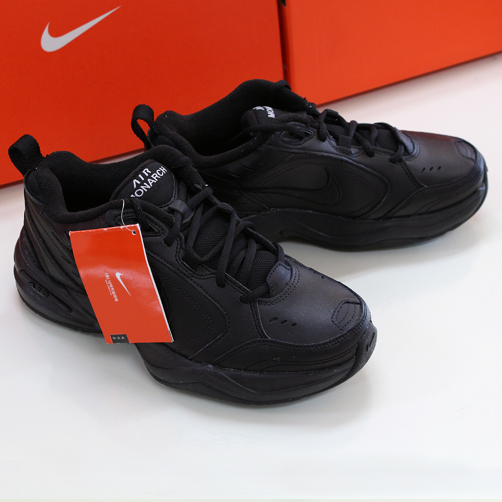 일상에서 편하게 신을 수 있는 나이키 에어 모나크4 운동화 추천