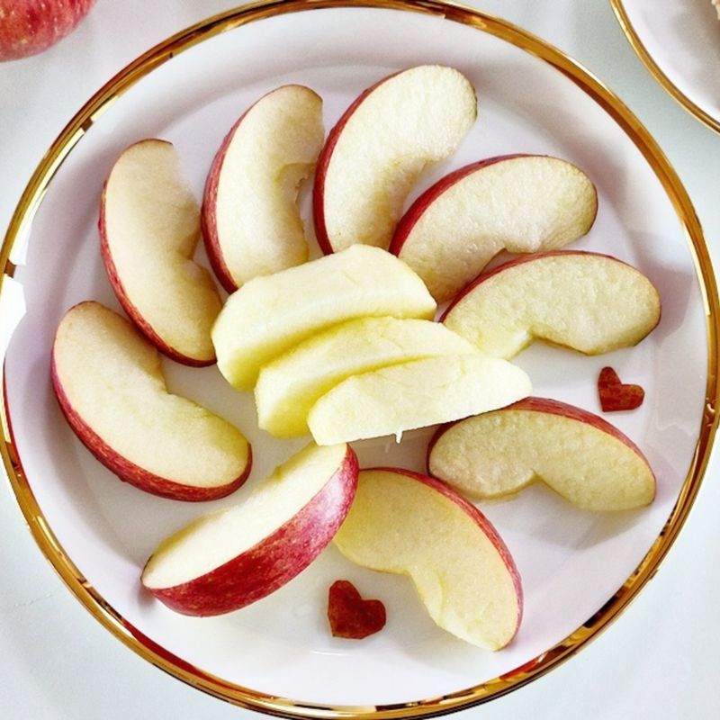 달콤하고 신선한 사과 한 상자, 지금 바로 만나보세요!