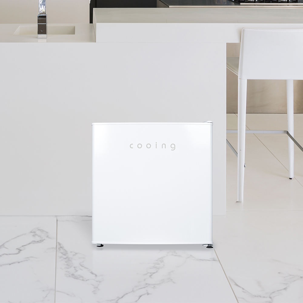 작은 공간도 멋지게! 슬림한 미니냉장고로 실속 있게 꾸미기