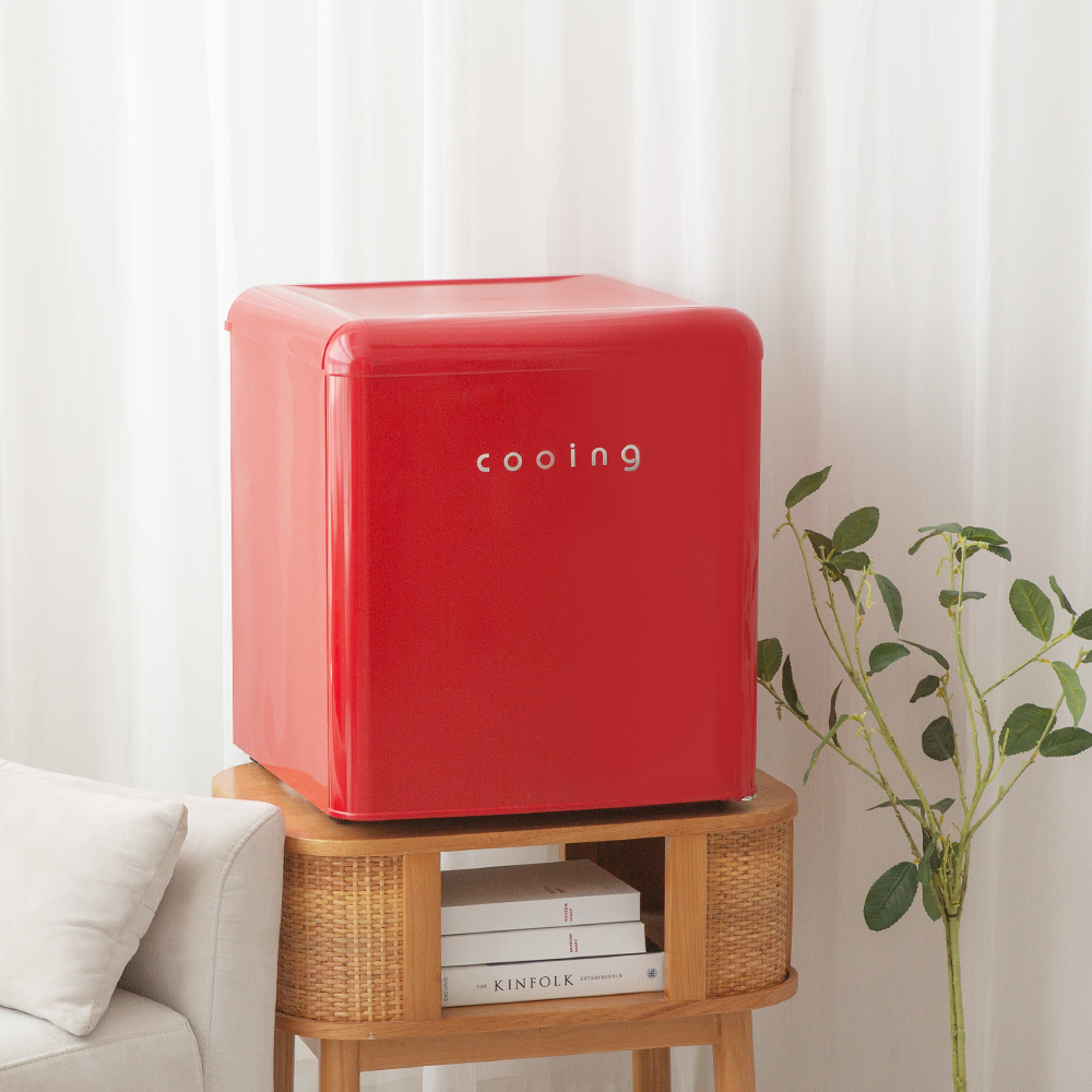 작고 귀여운 레트로 냉장고로 공간을 더 깔끔하게 꾸며보세요!