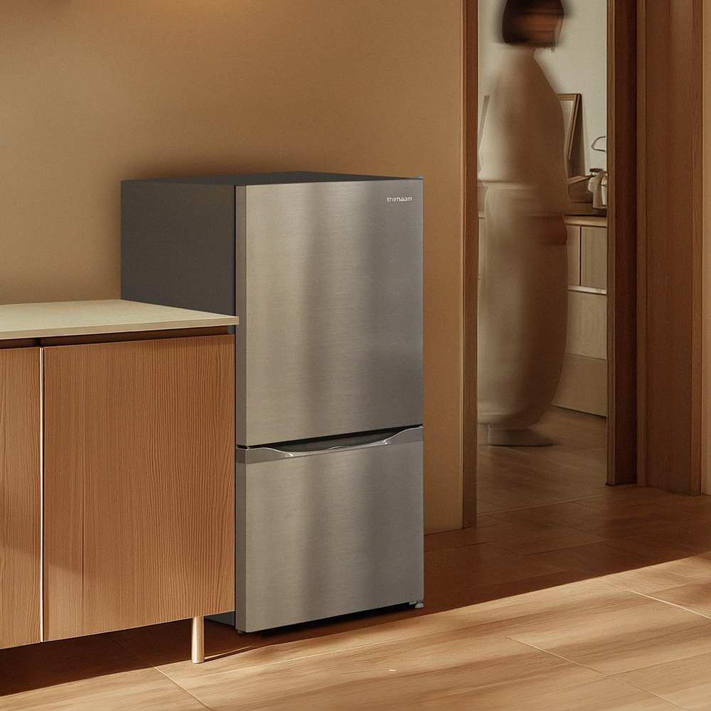 작은 공간에 딱 맞는 미니 냉장고 추천, 실버 컬러로 깔끔하게!