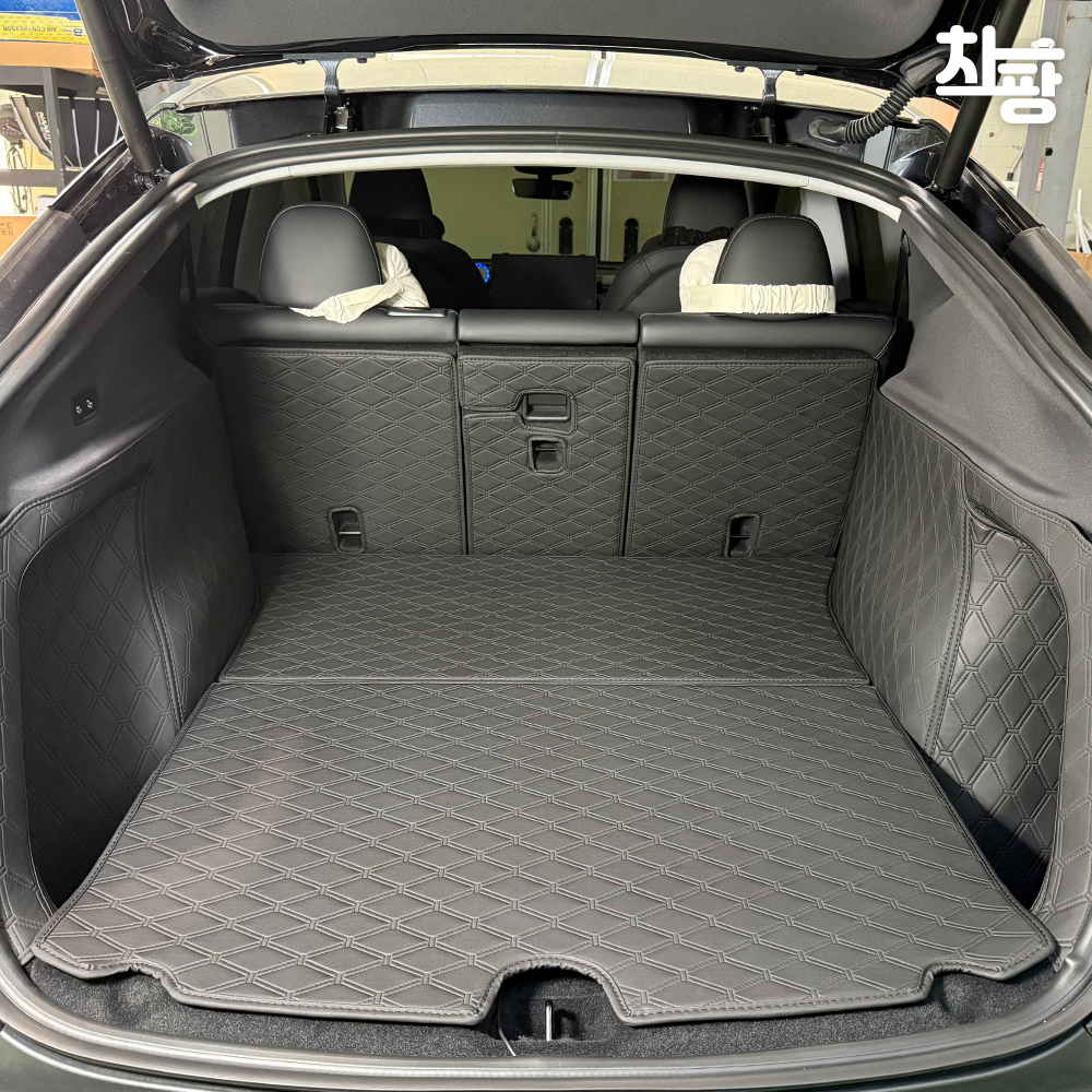 테슬라 모델Y에 딱 맞는 SUV 트렁크 매트, 차박도 걱정 없어요!