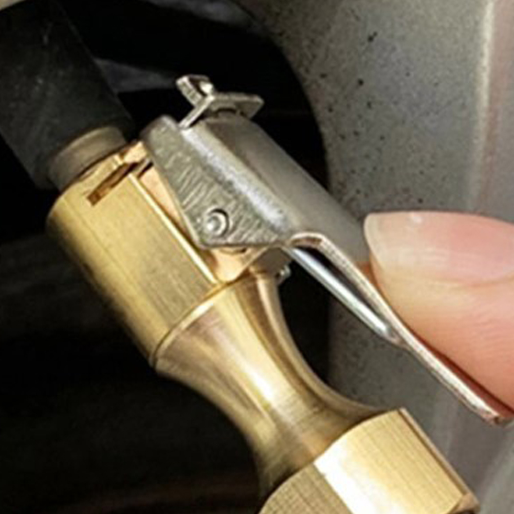 쉽고 빠르게 체크하는 디지털 타이어 공기압계, 집에서도 간편하게!