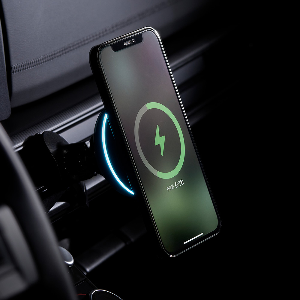 차량에서 편리하게 사용하는 Qi2.2 냉각 맥세이프 거치대, 핸드폰 고속 충전도 OK!