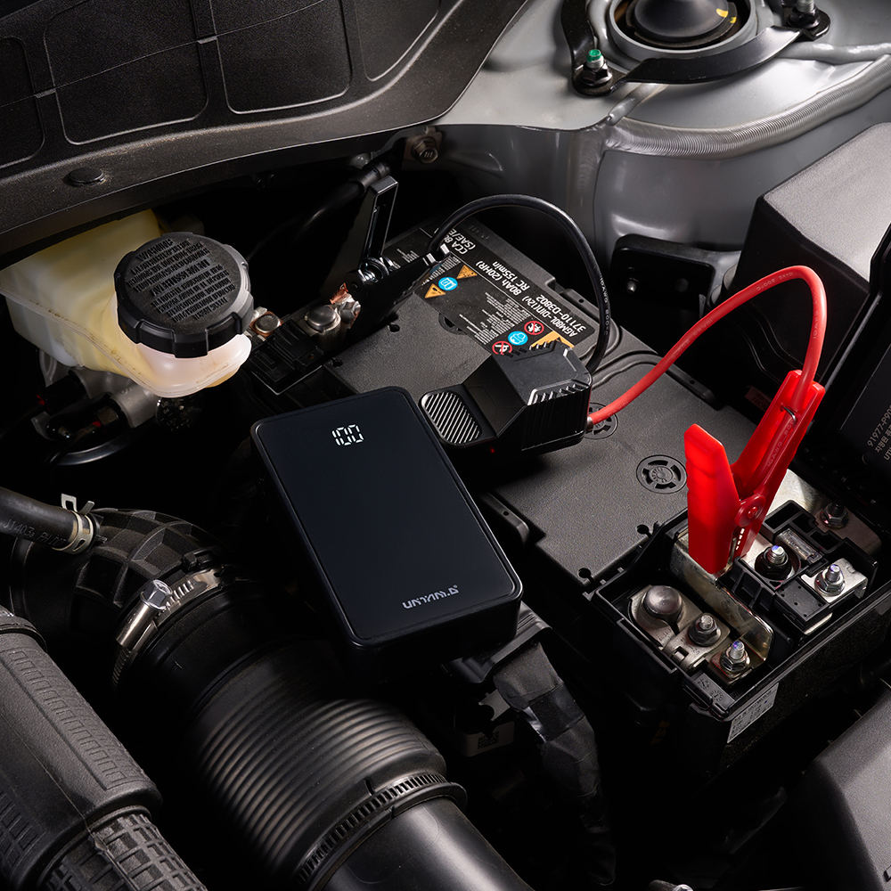 차량 배터리 걱정 끝! 간편하게 충전하는 휴대용 점프 스타터 소개